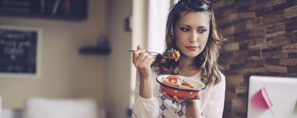 女性乳腺增生的三个症状 平时不能吃这些食物